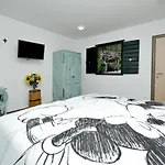 Stagnum Baba - Impressive Luxury With Heated Pool, Hot Tub, Playroom And Upscale House Design Villa