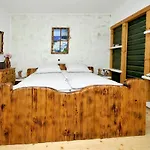 Stagnum Baba - Impressive Luxury With Heated Pool, Hot Tub, Playroom And Upscale House Design Villa