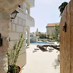 Stagnum Baba - Impressive Luxury With Heated Pool, Hot Tub, Playroom And Upscale House Design Villa *