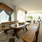 Villa Stagnum Baba - Impressive Luxury With Heated Pool, Hot Tub, Playroom And Upscale House Design
