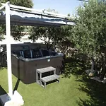 Villa Stagnum Baba - Impressive Luxury With Heated Pool, Hot Tub, Playroom And Upscale House Design