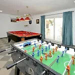 Stagnum Baba - Impressive Luxury With Heated Pool, Hot Tub, Playroom And Upscale House Design *