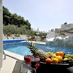 Stagnum Baba - Impressive Luxury With Heated Pool, Hot Tub, Playroom And Upscale House Design Villa *