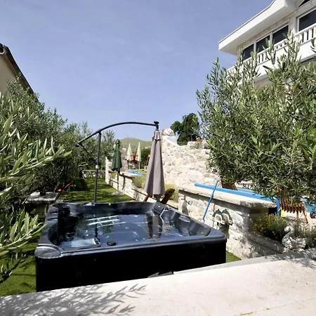 Stagnum Baba - Impressive Luxury With Heated Pool, Hot Tub, Playroom And Upscale House Design Villa Trogir