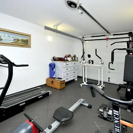 Stagnum Baba - Impressive Luxury With Heated Pool, Hot Tub, Playroom And Upscale House Design * Trogir