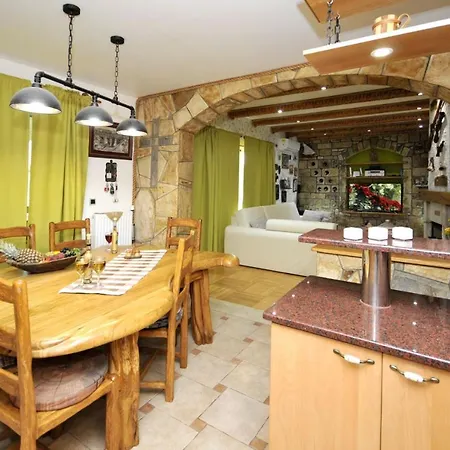 Stagnum Baba - Impressive Luxury With Heated Pool, Hot Tub, Playroom And Upscale House Design *