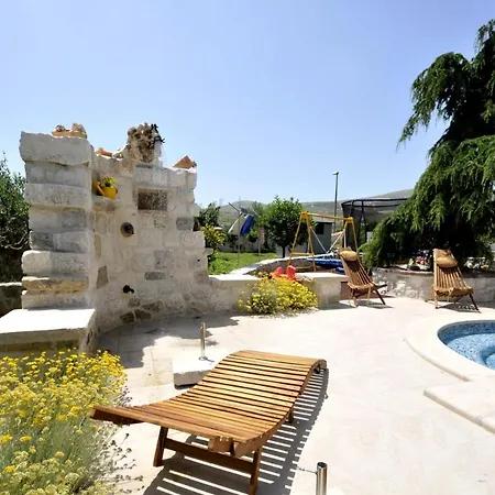 Villa Stagnum Baba - Impressive Luxury With Heated Pool, Hot Tub, Playroom And Upscale House Design