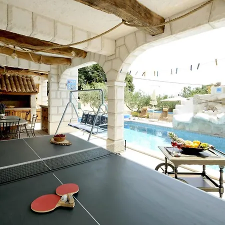 Stagnum Baba - Impressive Luxury With Heated Pool, Hot Tub, Playroom And Upscale House Design Trogir