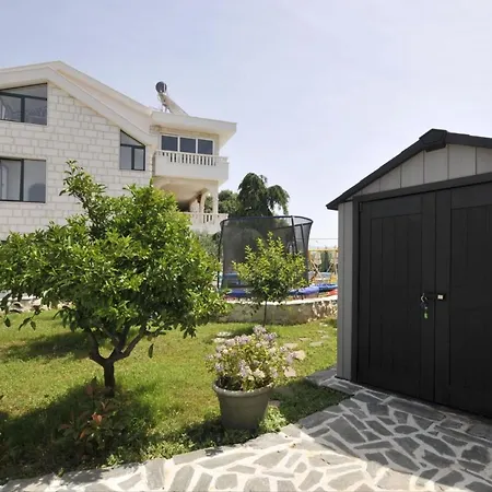 Stagnum Baba - Impressive Luxury With Heated Pool, Hot Tub, Playroom And Upscale House Design Villa *