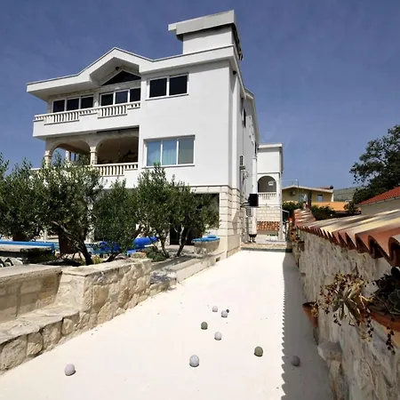 Stagnum Baba - Impressive Luxury With Heated Pool, Hot Tub, Playroom And Upscale House Design * Trogir