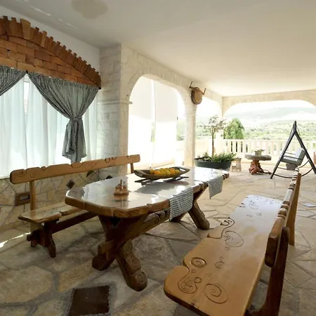 Villa Stagnum Baba - Impressive Luxury With Heated Pool, Hot Tub, Playroom And Upscale House Design