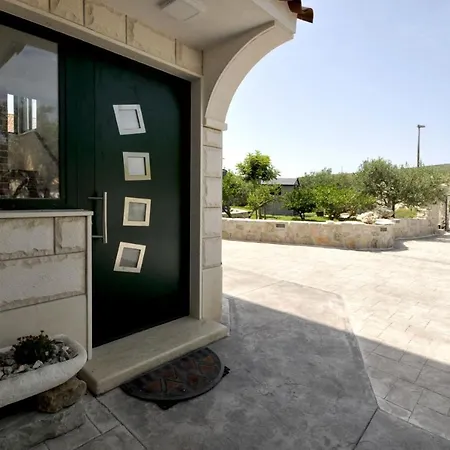 Stagnum Baba - Impressive Luxury With Heated Pool, Hot Tub, Playroom And Upscale House Design Villa *