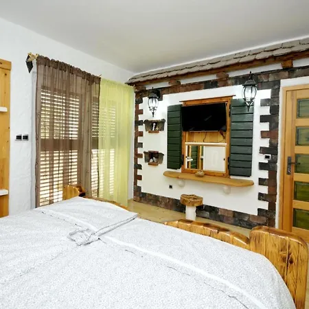 Stagnum Baba - Impressive Luxury With Heated Pool, Hot Tub, Playroom And Upscale House Design *