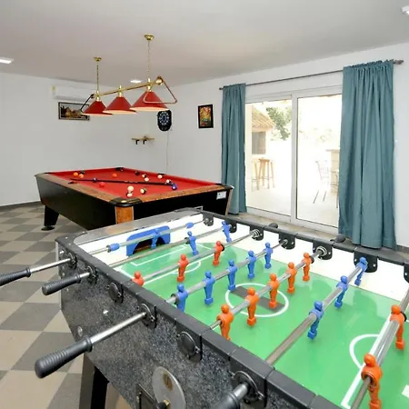 Stagnum Baba - Impressive Luxury With Heated Pool, Hot Tub, Playroom And Upscale House Design *