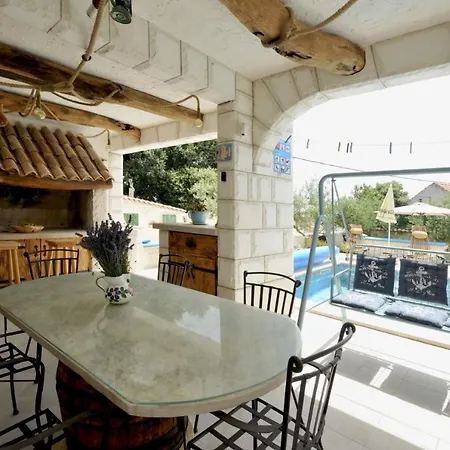 Stagnum Baba - Impressive Luxury With Heated Pool, Hot Tub, Playroom And Upscale House Design Villa