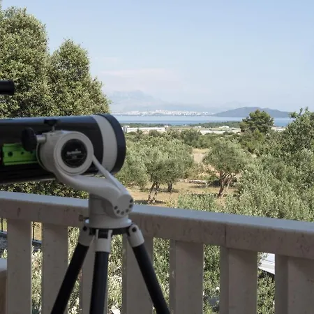 Villa Stagnum Baba - Impressive Luxury With Heated Pool, Hot Tub, Playroom And Upscale House Design Trogir