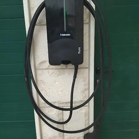 Villa Stagnum Baba - Impressive Luxury With Heated Pool, Hot Tub, Playroom And Upscale House Design