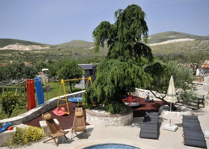 Stagnum Baba - Impressive Luxury With Heated Pool, Hot Tub, Playroom And Upscale House Design Trogir