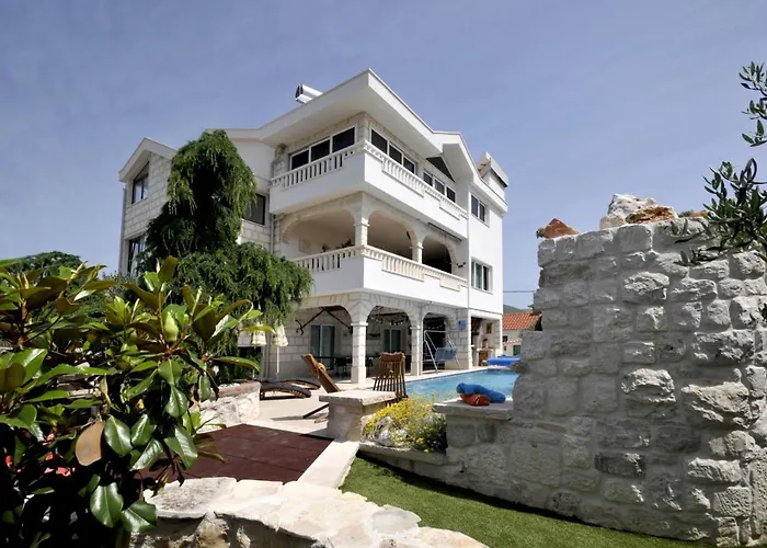 Stagnum Baba - Impressive Luxury With Heated Pool, Hot Tub, Playroom And Upscale House Design Vila Trogir