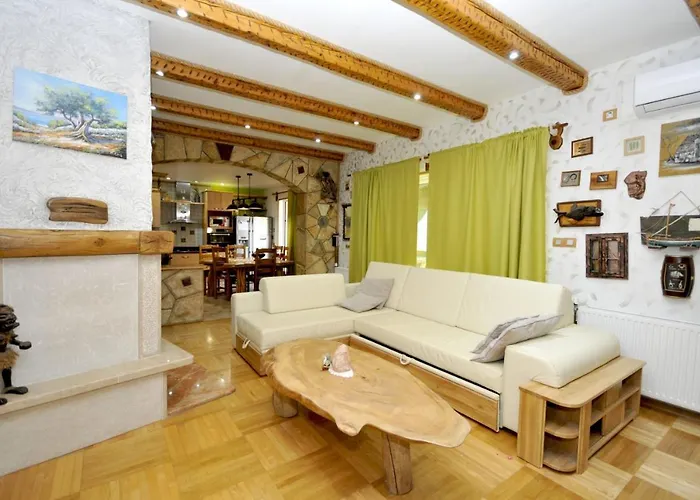 Vila Stagnum Baba - Impressive Luxury With Heated Pool, Hot Tub, Playroom And Upscale House Design