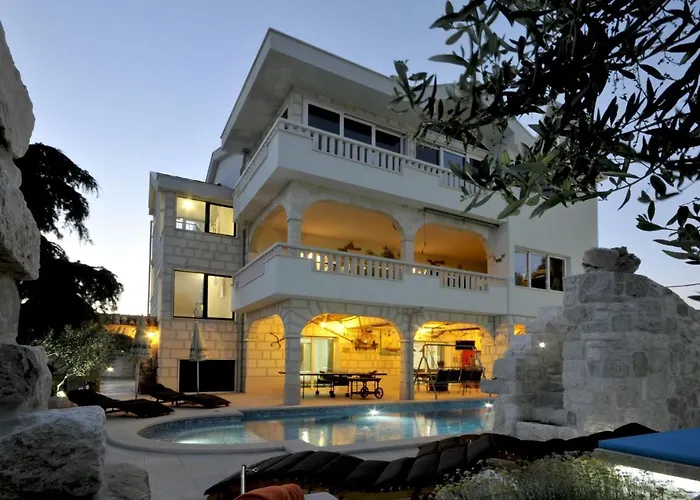Villa Stagnum Baba - Impressive Luxury With Heated Pool, Hot Tub, Playroom And Upscale House Design Trogir