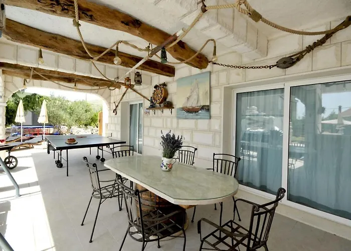 Stagnum Baba - Impressive Luxury With Heated Pool, Hot Tub, Playroom And Upscale House Design Vila