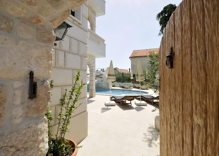 Stagnum Baba - Impressive Luxury With Heated Pool, Hot Tub, Playroom And Upscale House Design Villa *