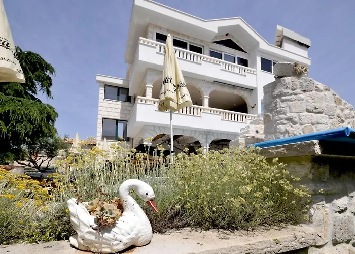 Vila Stagnum Baba - Impressive Luxury With Heated Pool, Hot Tub, Playroom And Upscale House Design *