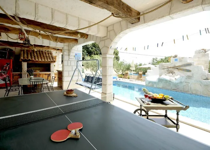Stagnum Baba - Impressive Luxury With Heated Pool, Hot Tub, Playroom And Upscale House Design Trogir