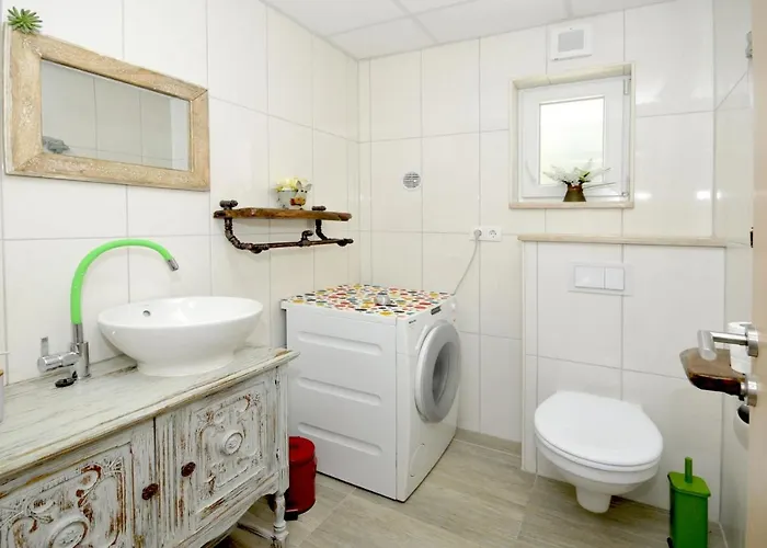 Stagnum Baba - Impressive Luxury With Heated Pool, Hot Tub, Playroom And Upscale House Design *