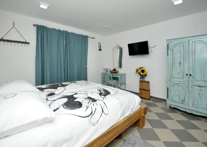 Stagnum Baba - Impressive Luxury With Heated Pool, Hot Tub, Playroom And Upscale House Design *
