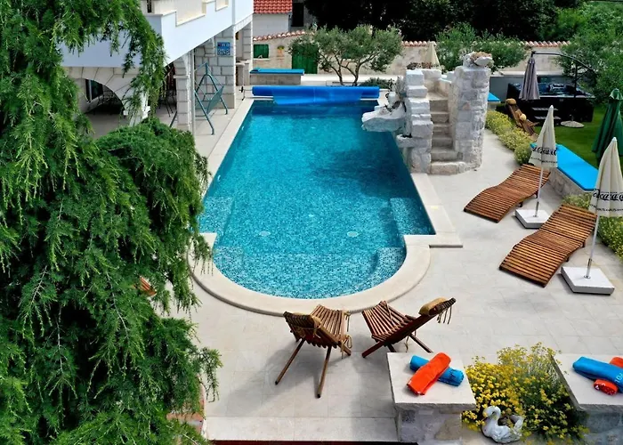 Stagnum Baba - Impressive Luxury With Heated Pool, Hot Tub, Playroom And Upscale House Design