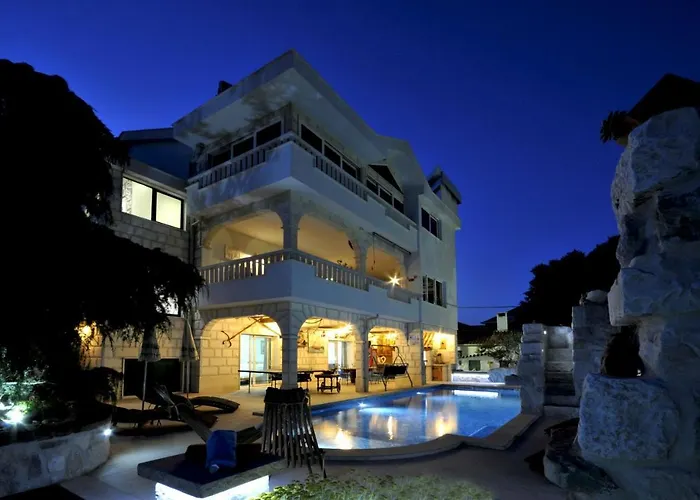 Stagnum Baba - Impressive Luxury With Heated Pool, Hot Tub, Playroom And Upscale House Design Villa Trogir