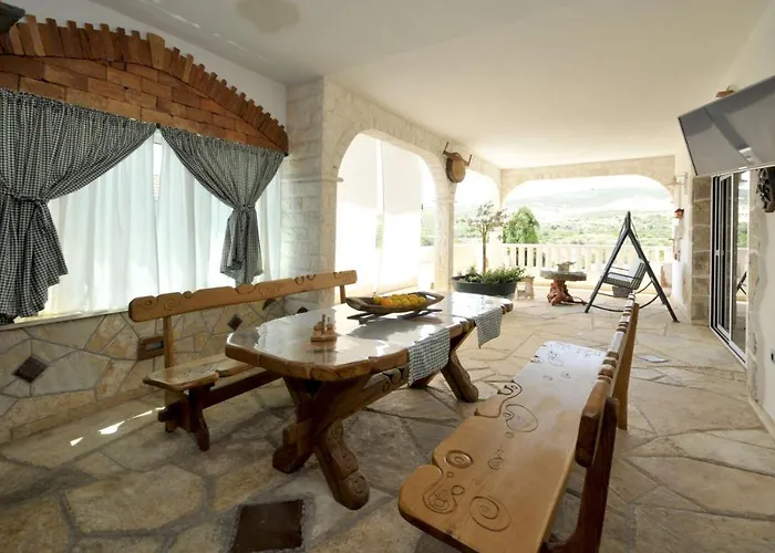 Vila Stagnum Baba - Impressive Luxury With Heated Pool, Hot Tub, Playroom And Upscale House Design