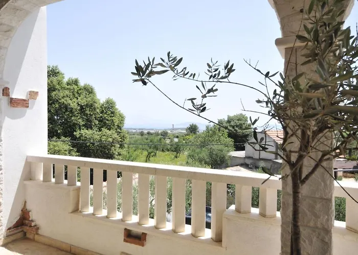 Stagnum Baba - Impressive Luxury With Heated Pool, Hot Tub, Playroom And Upscale House Design