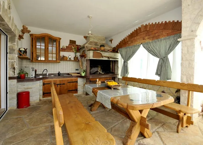 Stagnum Baba - Impressive Luxury With Heated Pool, Hot Tub, Playroom And Upscale House Design Trogir