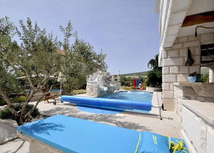 Stagnum Baba - Impressive Luxury With Heated Pool, Hot Tub, Playroom And Upscale House Design *