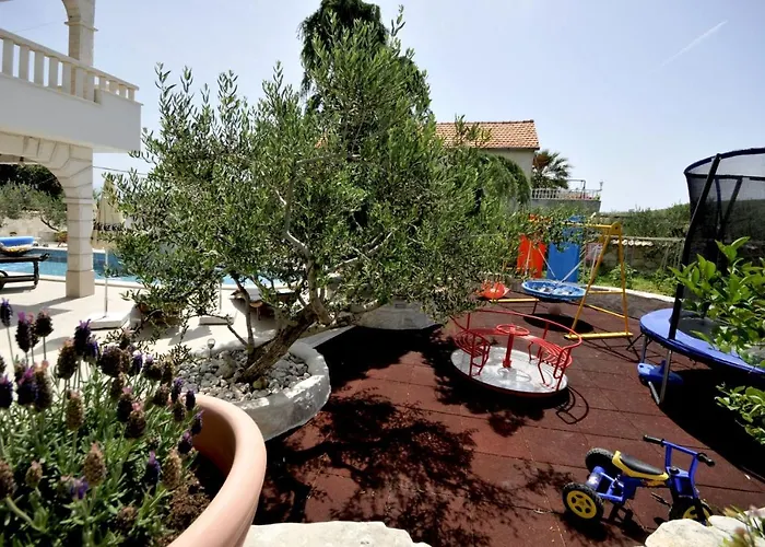 Stagnum Baba - Impressive Luxury With Heated Pool, Hot Tub, Playroom And Upscale House Design Villa *