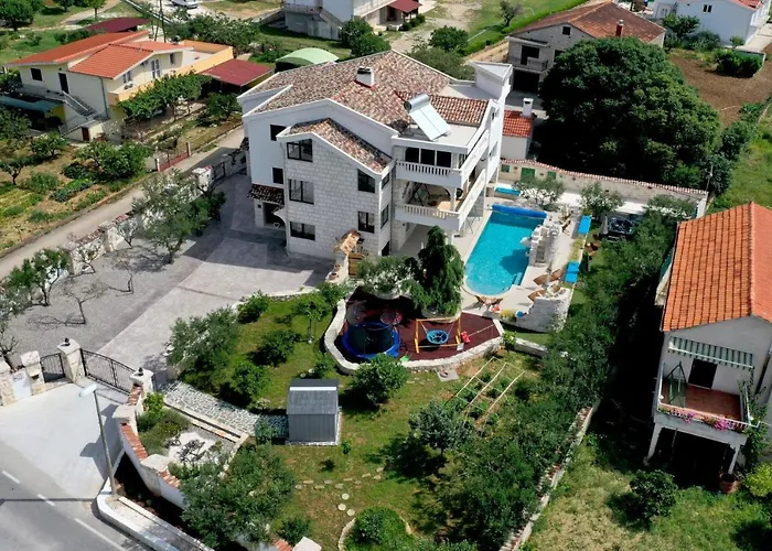 Vila Stagnum Baba - Impressive Luxury With Heated Pool, Hot Tub, Playroom And Upscale House Design Trogir