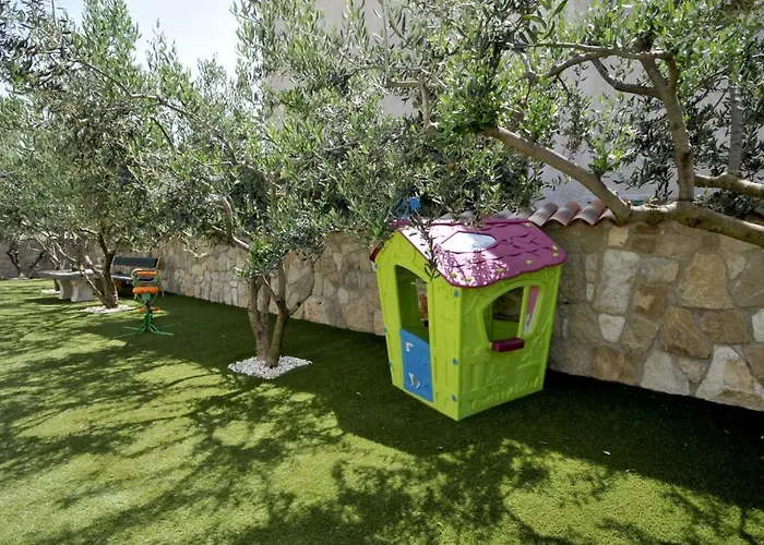 Stagnum Baba - Impressive Luxury With Heated Pool, Hot Tub, Playroom And Upscale House Design *