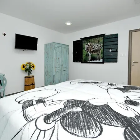 Stagnum Baba - Impressive Luxury With Heated Pool, Hot Tub, Playroom And Upscale House Design Vila
