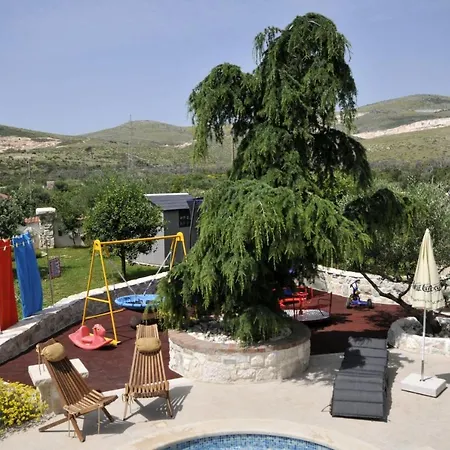 Stagnum Baba - Impressive Luxury With Heated Pool, Hot Tub, Playroom And Upscale House Design تروغير