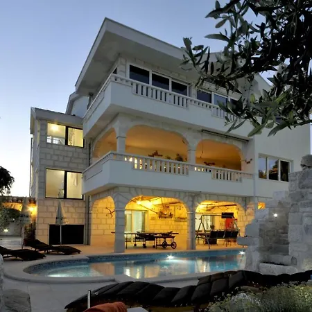 Vila Stagnum Baba - Impressive Luxury With Heated Pool, Hot Tub, Playroom And Upscale House Design Trogir