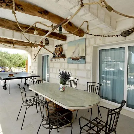 Stagnum Baba - Impressive Luxury With Heated Pool, Hot Tub, Playroom And Upscale House Design فيلة