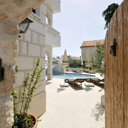 Stagnum Baba - Impressive Luxury With Heated Pool, Hot Tub, Playroom And Upscale House Design Vila *