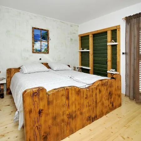 Stagnum Baba - Impressive Luxury With Heated Pool, Hot Tub, Playroom And Upscale House Design فيلة تروغير