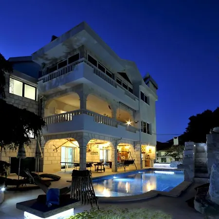 Stagnum Baba - Impressive Luxury With Heated Pool, Hot Tub, Playroom And Upscale House Design Vila Trogir
