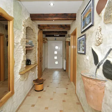 فيلة Stagnum Baba - Impressive Luxury With Heated Pool, Hot Tub, Playroom And Upscale House Design تروغير