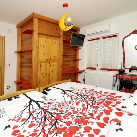 Vila Stagnum Baba - Impressive Luxury With Heated Pool, Hot Tub, Playroom And Upscale House Design