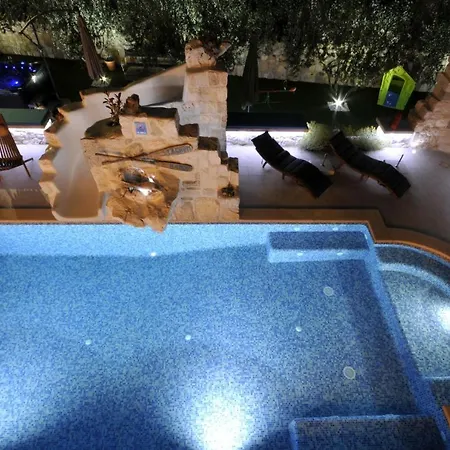 Stagnum Baba - Impressive Luxury With Heated Pool, Hot Tub, Playroom And Upscale House Design